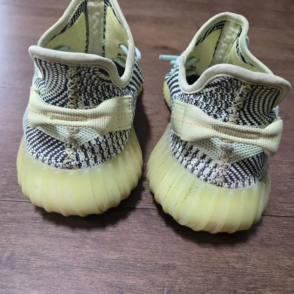 Yeezy Boost 350 v2 lime green Size 8